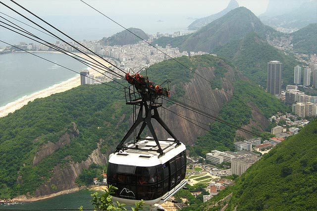 Cable car travelling to Sugarloaf Mountain